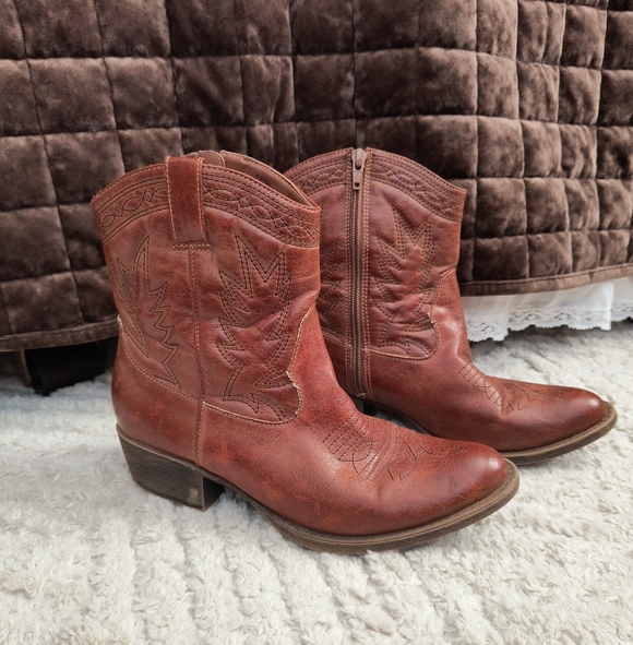 Coconuts by Matisse Shoes - Coconuts By Matisse Brown Pistol Western Cowgirl Booties- Size 8.5